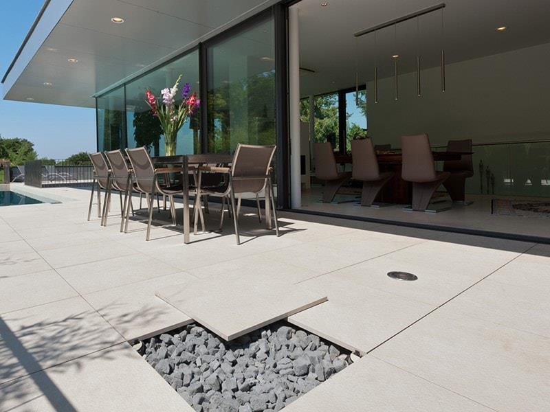 Pose de carrelage sur plots terrasse